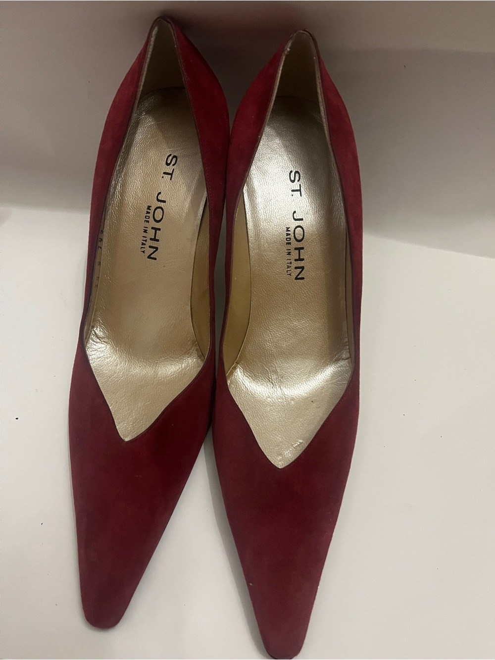 St. John Burgundy Suede Pointed-Toe Pumps Made In Italy Size 39 (8-8.5W) - Picture 6 of 8